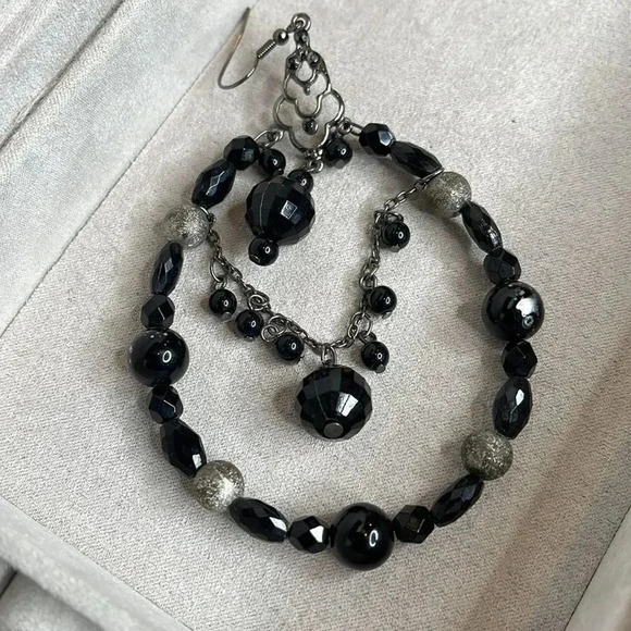 Black & Silver chandelier Earrings - Picture 4 of 6